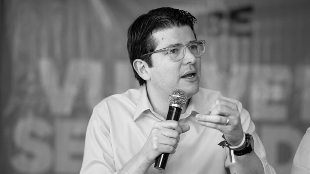 Adolescente que disparó a Miguel Uribe pasará siete años en centro especializado