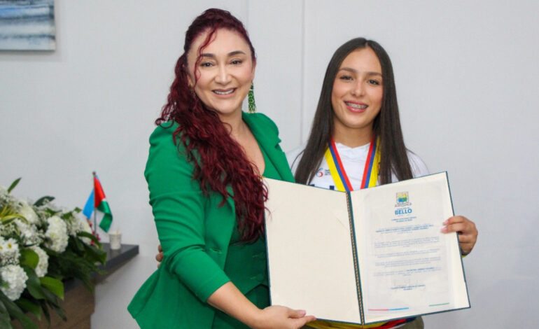 Reconocimiento en Antioquia para la campeona mundial de BMX