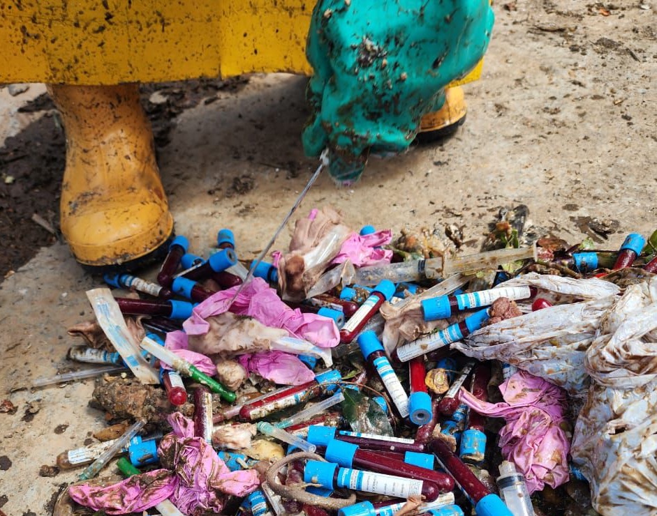 Grave denuncia en La Ceja: hallan bolsas con sangre y agujas en residuos orgánicos