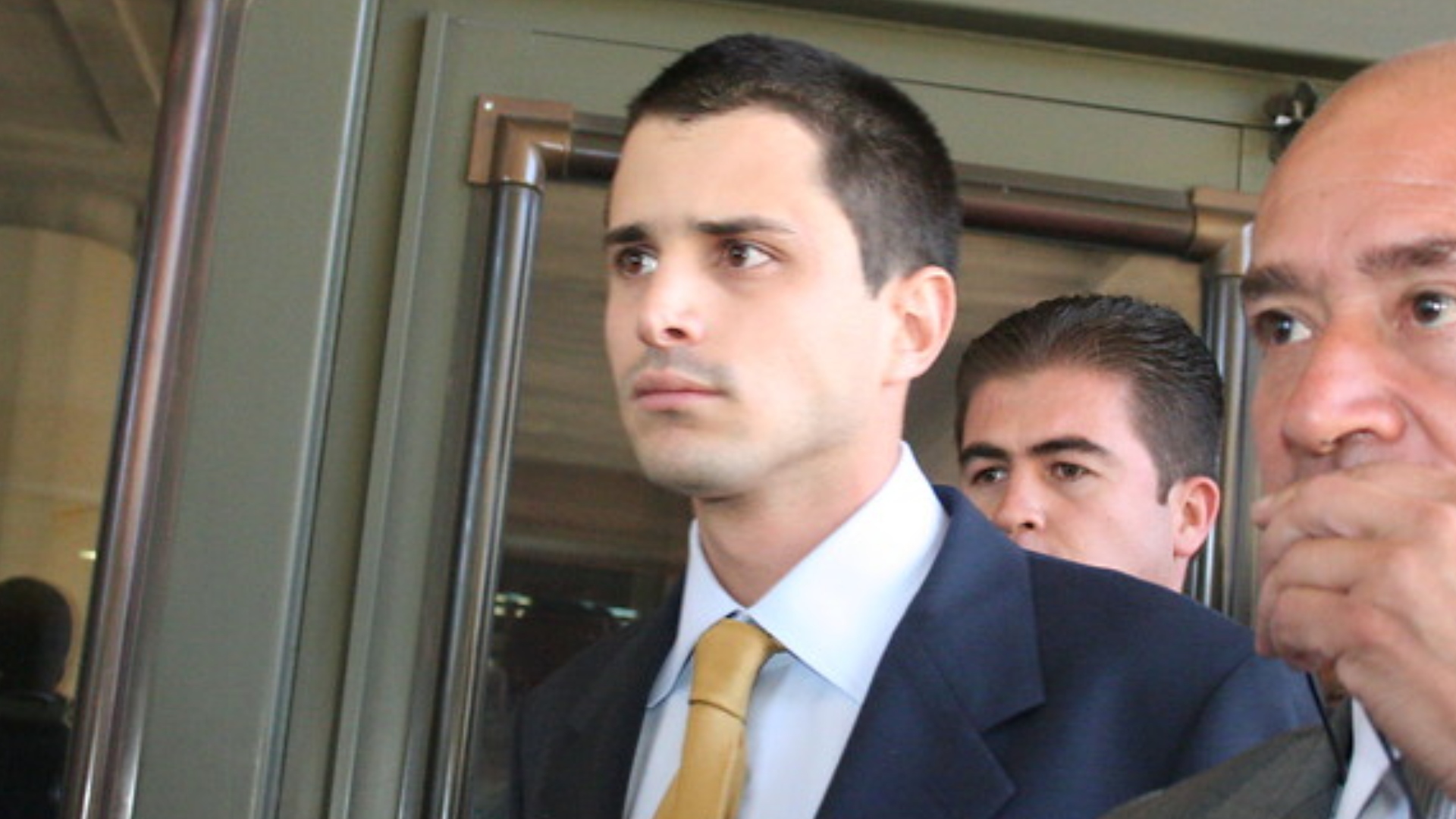 Tomás Uribe filtró posible condena contra su padre antes de la audiencia oficial