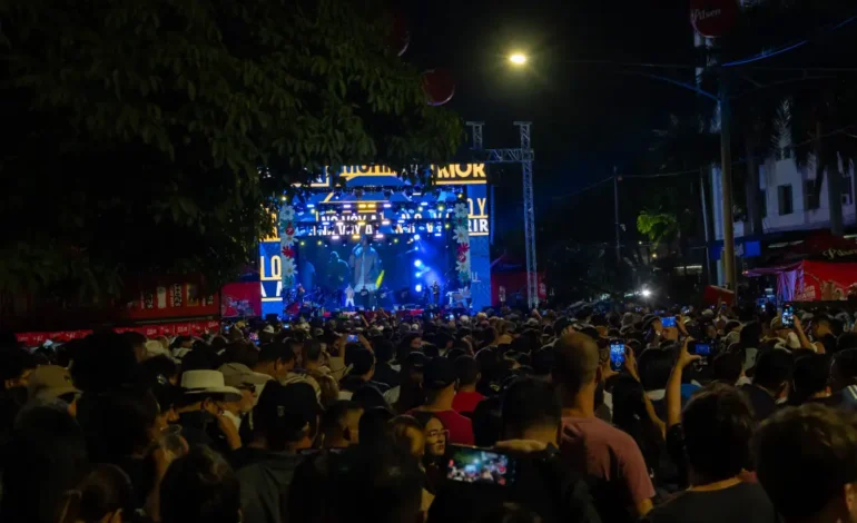 Consulta aquí la programación completa de tablados populares y eventos musicales de la Feria de las Flores este fin de semana en Medellín.