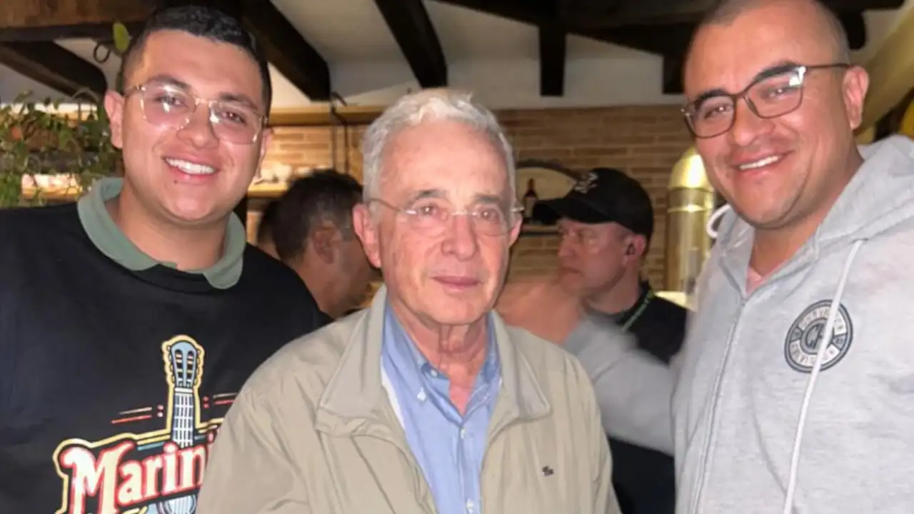 Álvaro Uribe visitó Marinilla y se reunió con presidente del Concejo