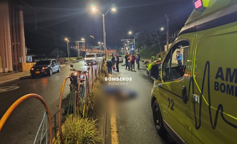 Accidente de tránsito en la Avenida Galán de Rionegro deja una mujer fallecida y un herido