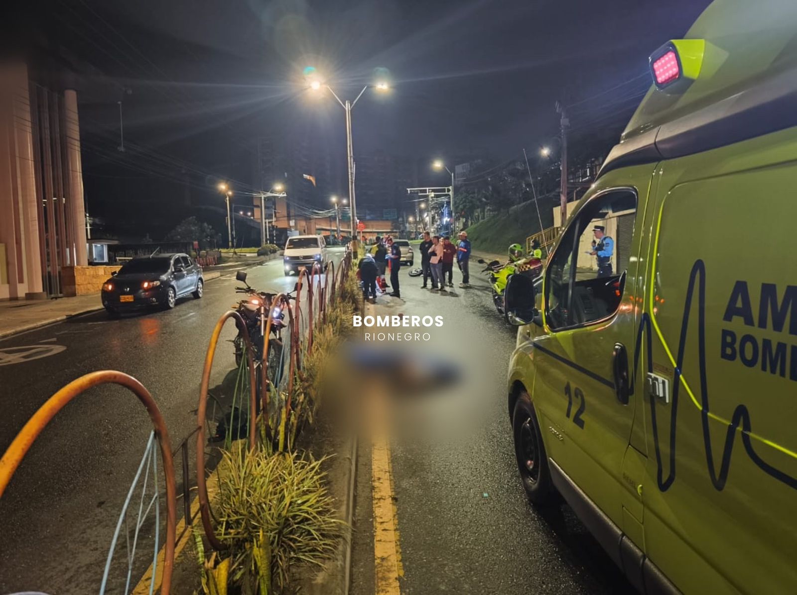 Una mujer fallecida y un hombre herido dejó accidente de tránsito en la Avenida Galán de Rionegro