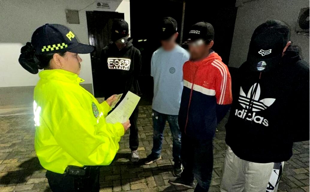 Golpe al Clan del Golfo en El Santuario: incautan cocaína, capturan a cuatro y decomisan moto y celulares