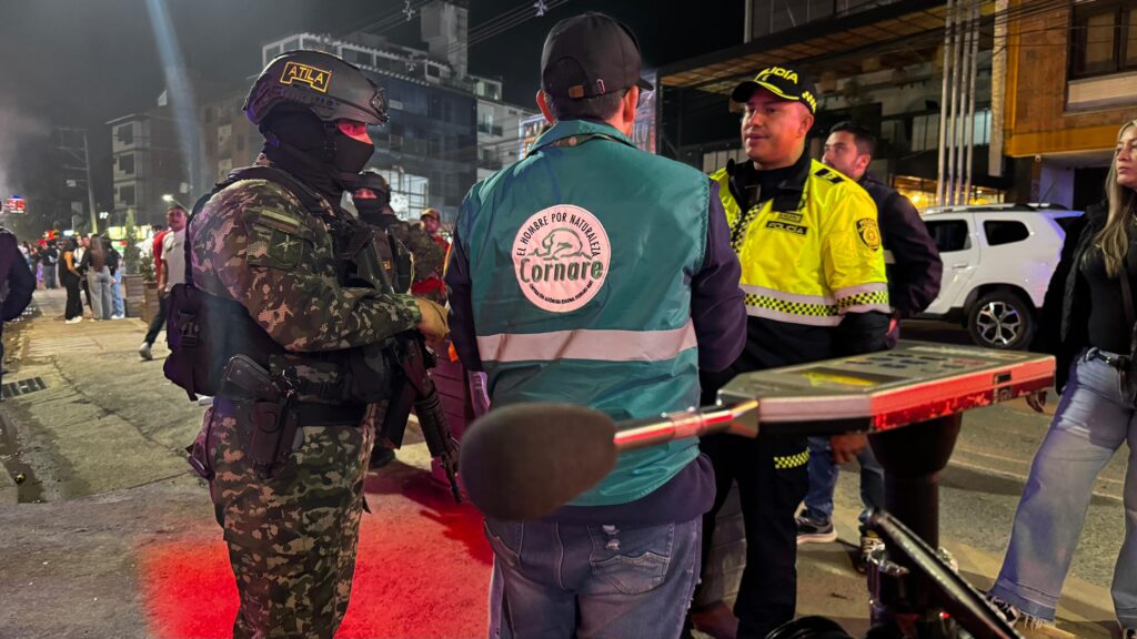 Operativo en San Antonio de Pereira donde la Alcaldía de Rionegro cerró un establecimiento por exceso de ruido