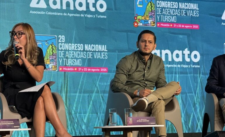 Senador Esteban Quintero rechazando diálogos con alias Calarcá, acusado de la muerte de policías en Amalfi.