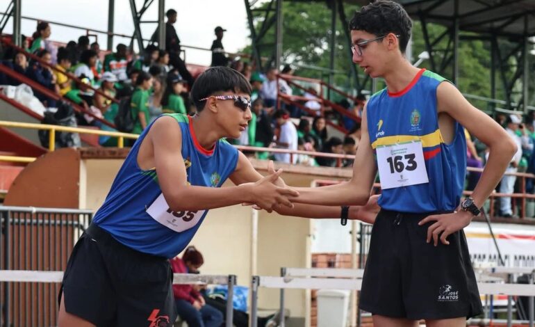 Delegación de La Ceja celebrando medallas en la Final Departamental de los Juegos Intercolegiados 2025.