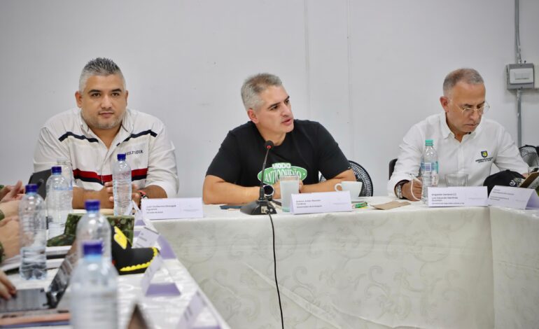 Gobernador de Antioquia anuncia recompensa por alias Darlinson de las disidencias FARC.