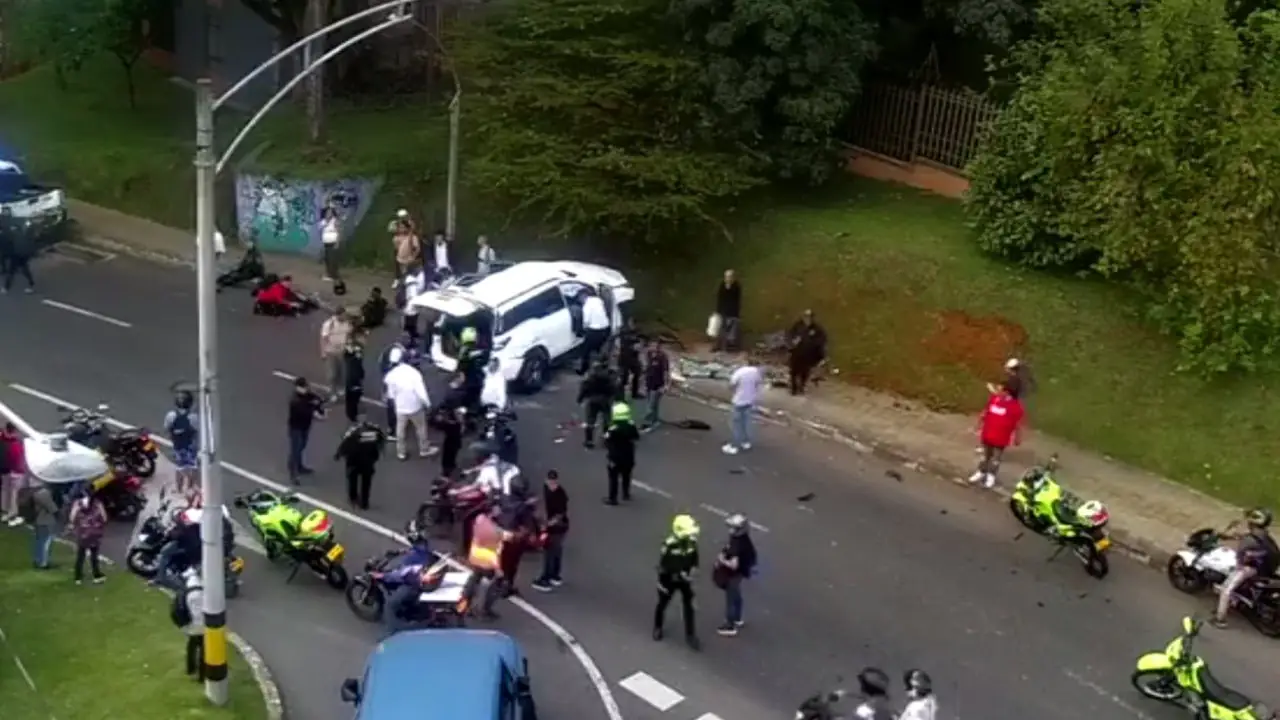 Fuerte accidente en Medellín involucra a caravana de un precandidato presidencial