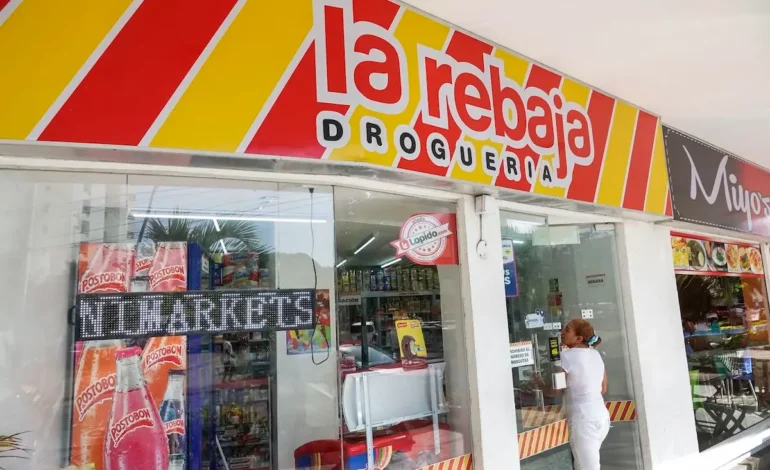 Gobierno Nacional recibe oficialmente Drogas La Rebaja con 880 establecimientos en todo el país