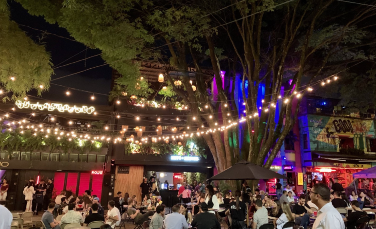 Establecimientos nocturnos en Medellín con alta afluencia de público durante la Feria de las Flores 2025
