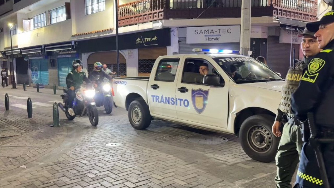 Noche de controles en Rionegro dejó negocios cerrados y decenas de comparendos
