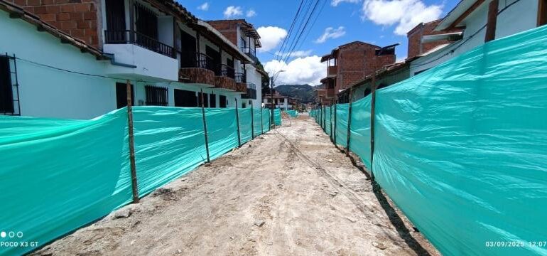 Trabajos de Empresas Públicas de La Ceja durante corte de agua por instalación de válvulas