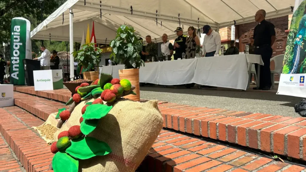 Autoridades en Antioquia lanzan Plan Cosecha 2025 con 400 policías para proteger la recolección de café