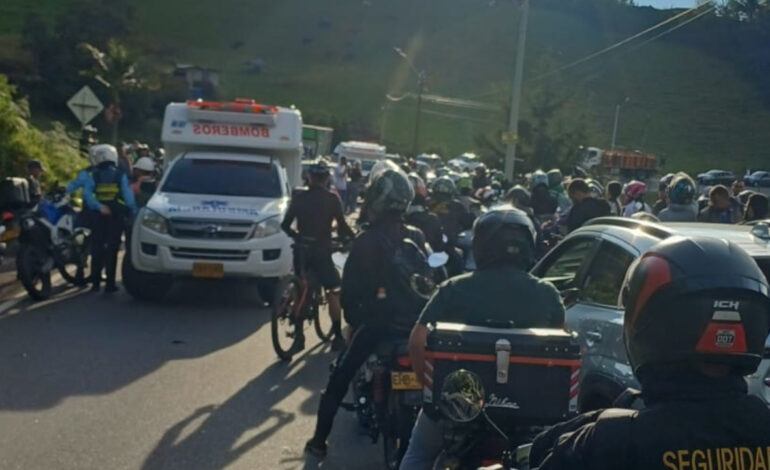 Tres motos involucradas en siniestro vial en la vía La Ceja – El Retiro