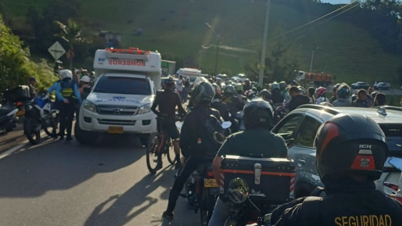 Tres motos involucradas en siniestro vial en la vía La Ceja – El Retiro