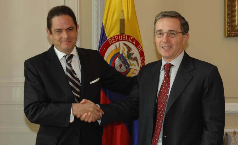 Posible unión política entre Cambio Radical y Centro Democrático en el Congreso de Colombia.