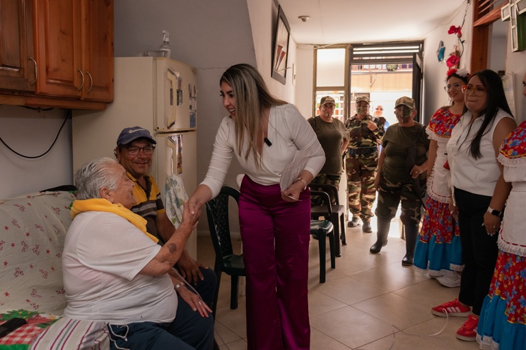 La Ceja lidera atención domiciliaria para adultos mayores con el programa “Centro Día te Cuida en Casa”