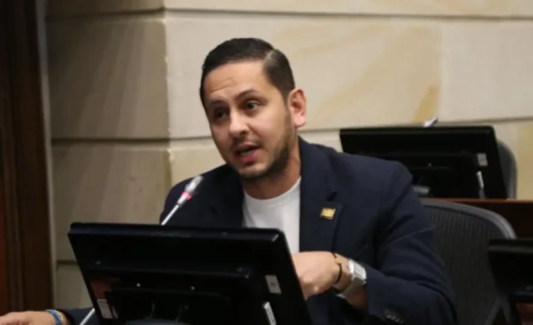 El senador Quintero sale en defensa del gobernador Rendón tras polémicas interceptaciones