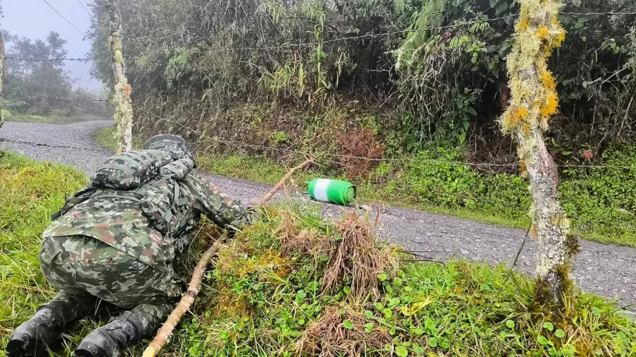 En Antioquia, el Ejército encontró y detonó un cilindro bomba antes de que causara una tragedia