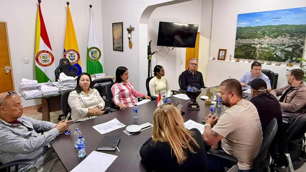 Habitantes y autoridades definen acciones para proteger a ciclistas y peatones en Guarne
