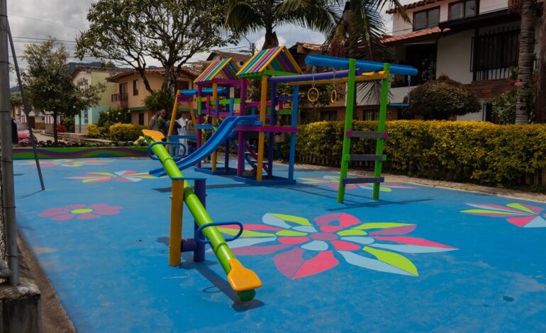 Renovación de parques infantiles en La Ceja con participación ciudadana