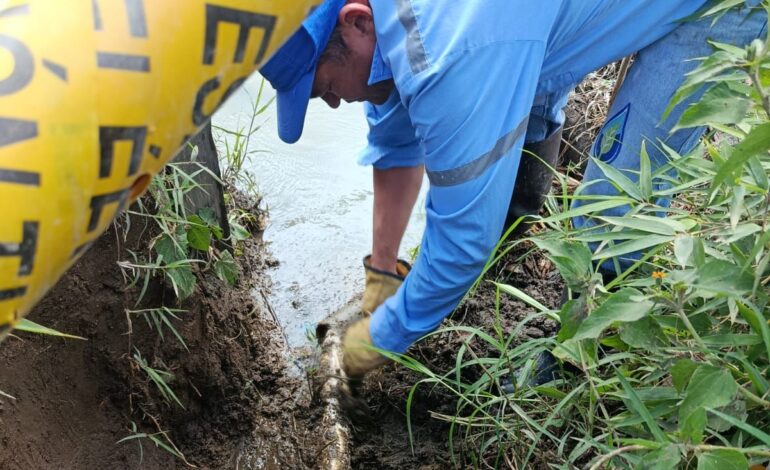 Reparación de daño en la red de acueducto en La Ceja, sector doble calzada