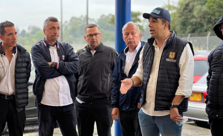 Colectivos raya azul de Rionegro en operación hacia el Aeropuerto José María Córdova.