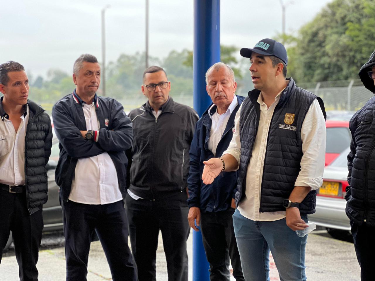 ¡No habrá paro de taxis en Rionegro! logran acuerdos con transporte público colectivo raya azul del aeropuerto