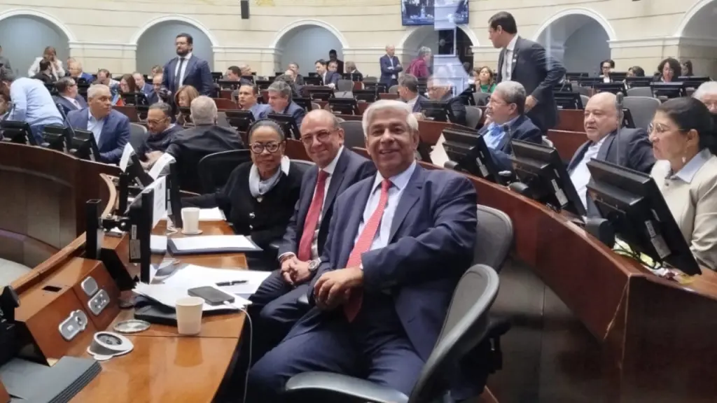 Carlos Camargo fue elegido nuevo magistrado de la Corte Constitucional tras votación en el Senado