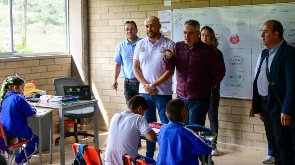 Gobernación y fundaciones entregan nuevas obras en escuelas de El Carmen de Viboral