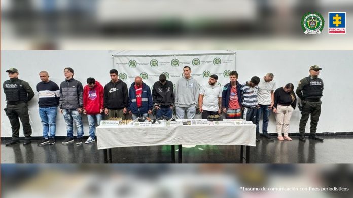 Doce presuntos integrantes de la banda ‘La 260’ capturados por la Fiscalía y la Policía en Medellín.