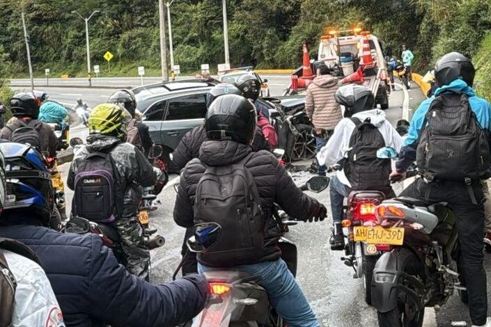 Accidente en la autopista Medellín–Bogotá cerca del peaje de Copacabana causa congestión vehicular