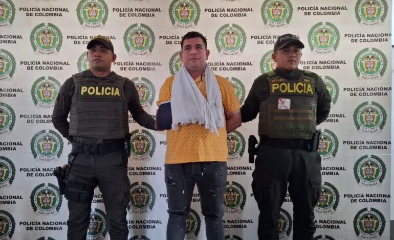 Policía de Antioquia presenta la captura de alias “Gorra”, presunto cabecilla del Clan del Golfo.