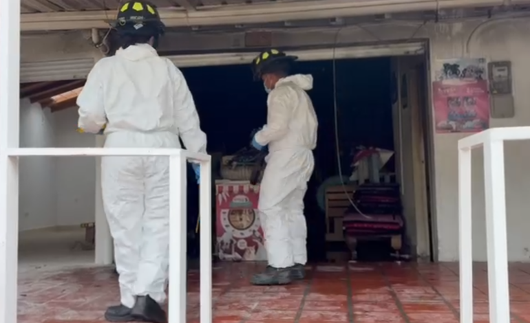 Bomberos de Rionegro controlan incendio estructural en el sector Los Colegios.