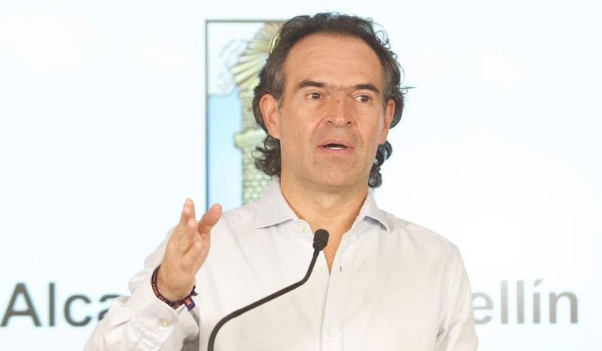 El alcalde de Medellín, Fico Gutiérrez, denunció que las marchas pro-Palestina serían usadas para encubrir corrupción ligada al Quinterato y desestabilizar ciudades opositoras.