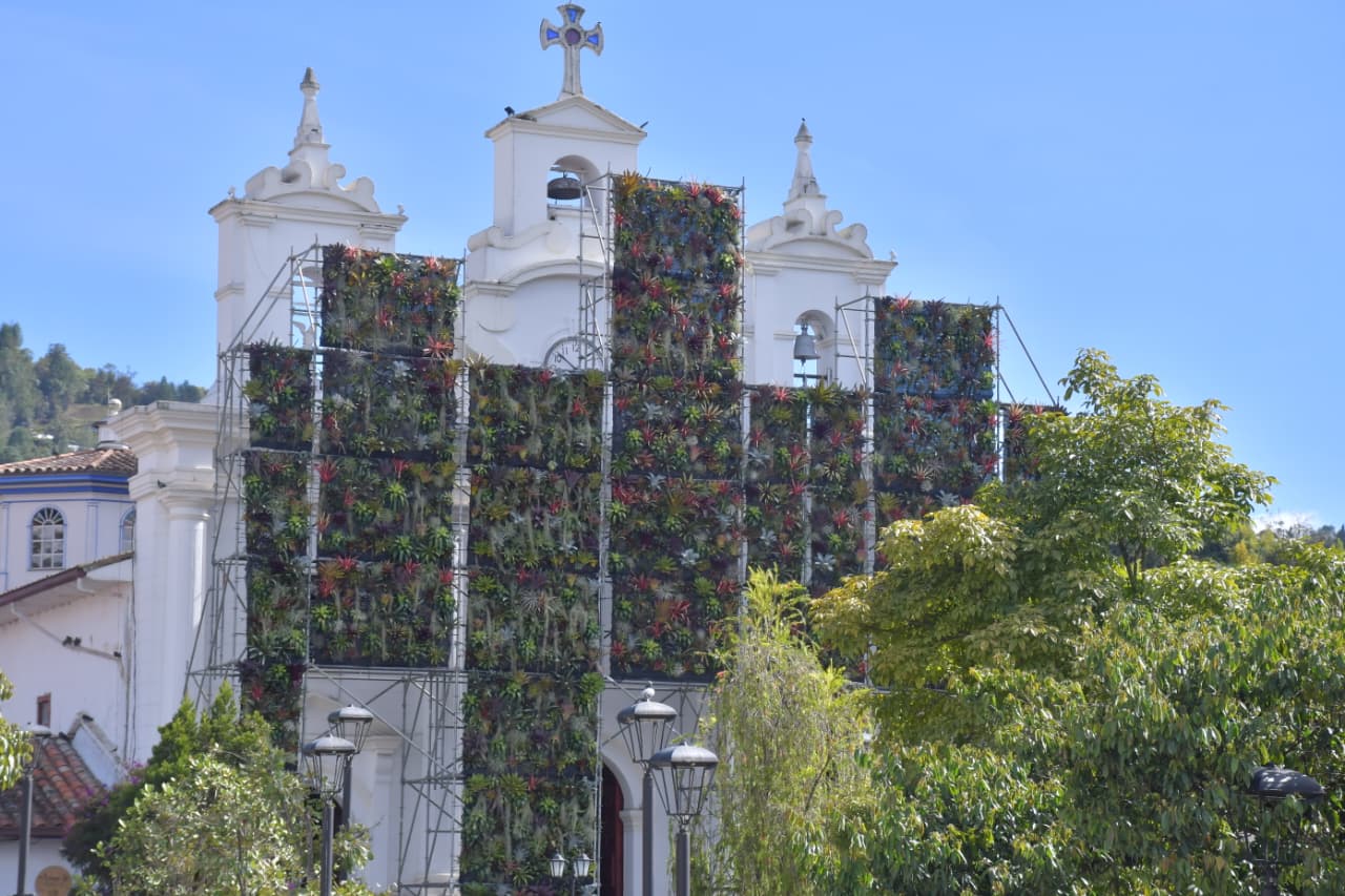 ¿Por qué fue tapada la fachada de la iglesia en el parque de El Retiro?