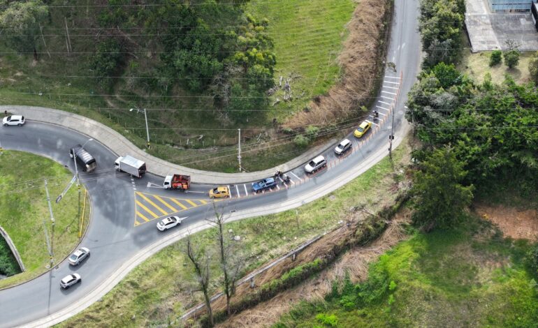 Instalación de bandas alertadoras en la glorieta San Antonio – Gualanday en Rionegro