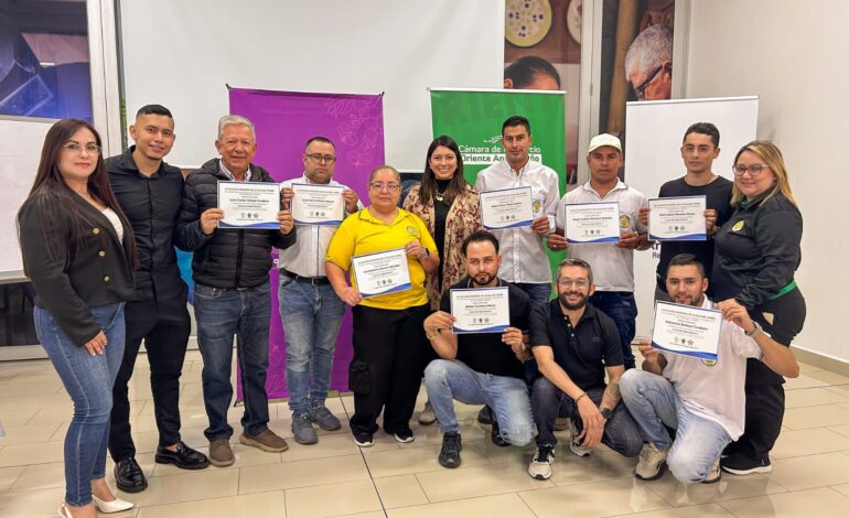 Comerciantes y transportadores de La Ceja se certifican en curso de inglés básico para turismo.