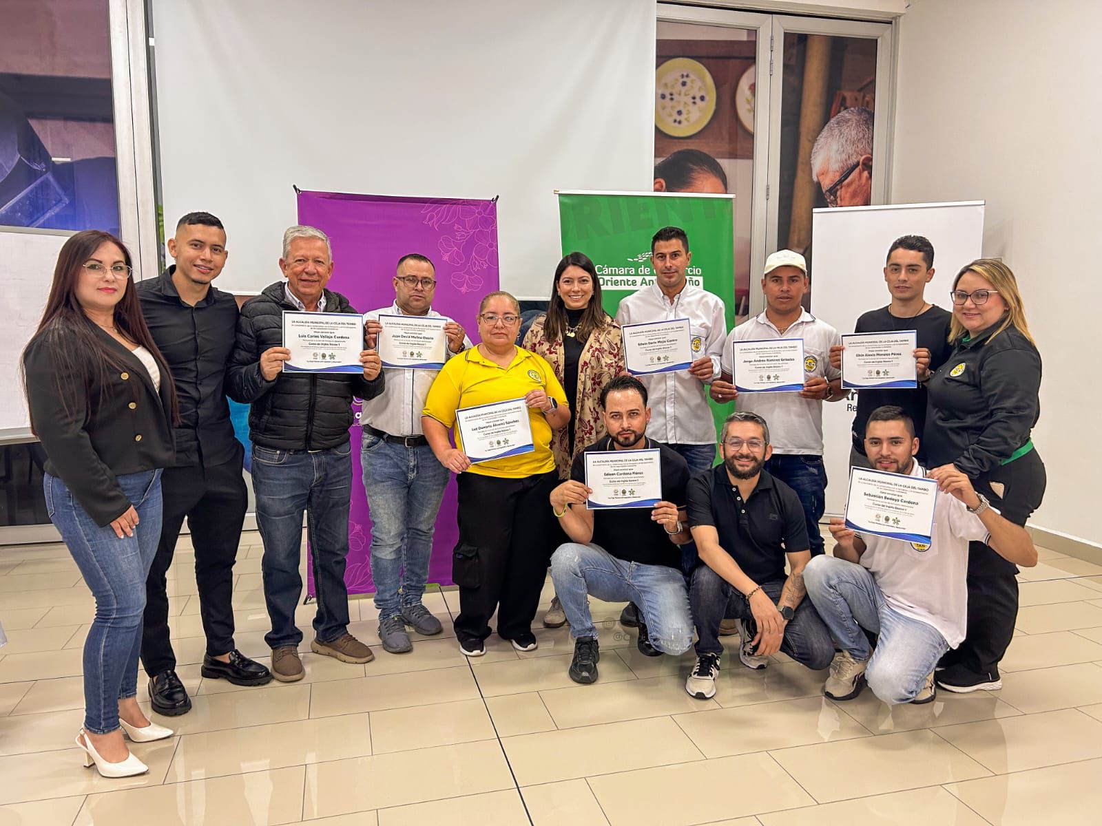 ¡We Speak English! Comerciantes y taxistas de La Ceja se certifican en inglés para fortalecer el turismo