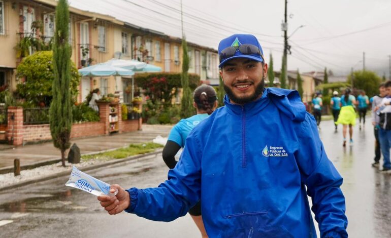 ersonal administrativo y operativo de E.S.P. La Ceja durante jornada ambiental.