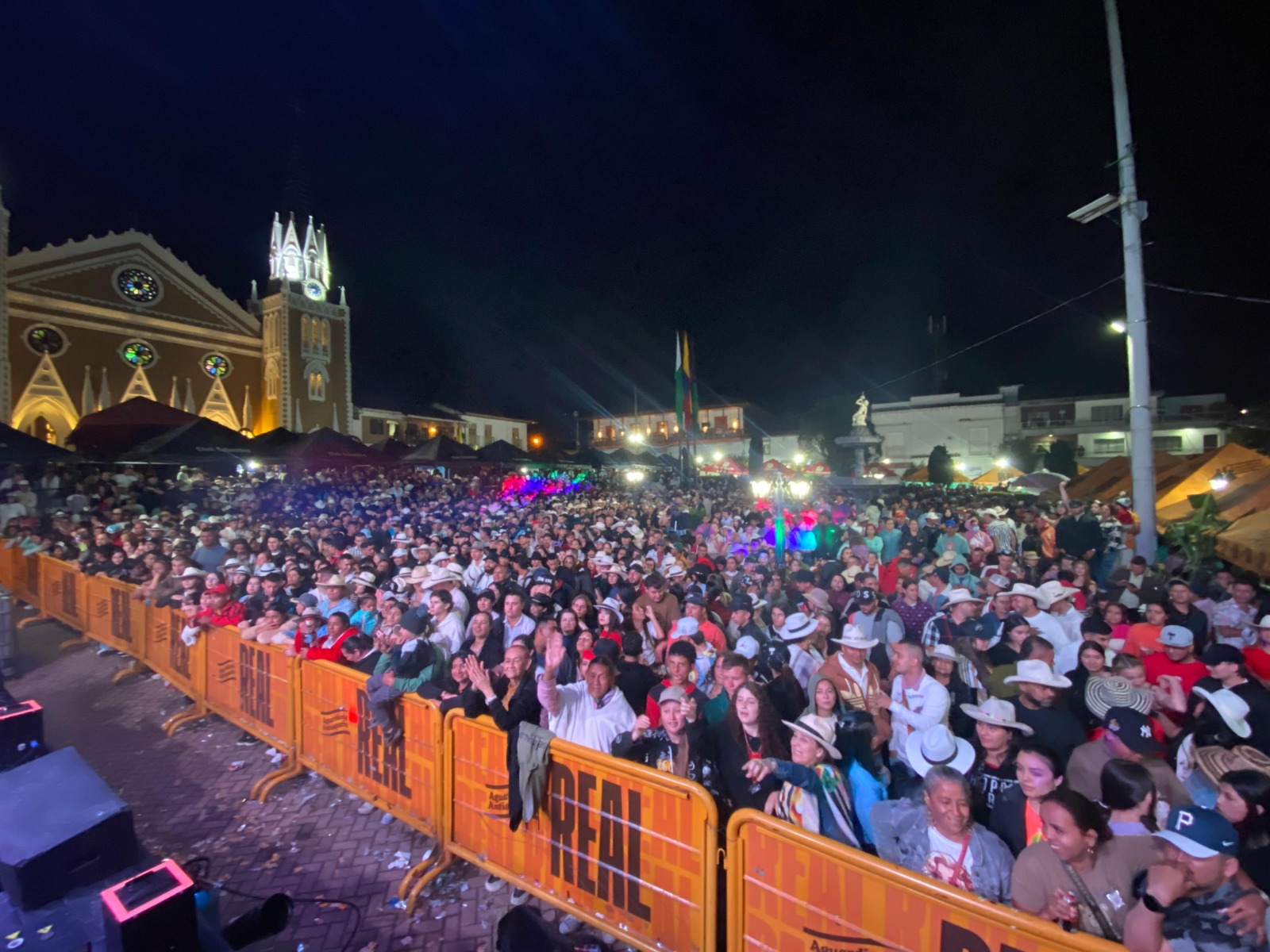 Abejorral celebró las Fiestas del Arco 2025 durante 10 días con lleno total en hoteles y gran derrama económica.