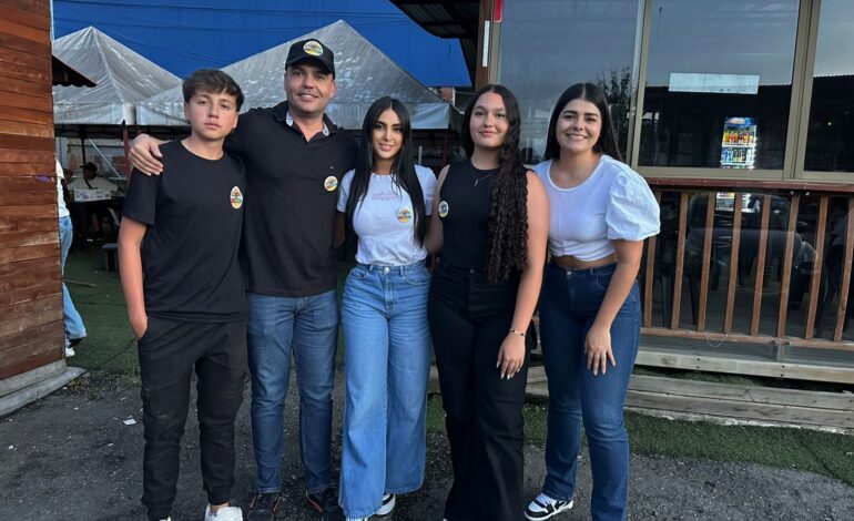 Matías e Isabela Valencia, hijos del Tola, celebran triunfo del movimiento Parchados por Rionegro en elecciones juveniles.