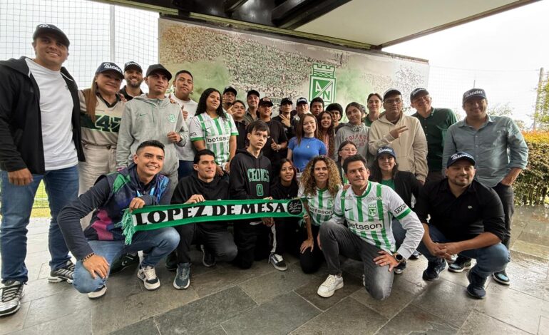 Representantes de Atlético Nacional, DIM y el programa Parceros durante la firma del acuerdo en Medellín.