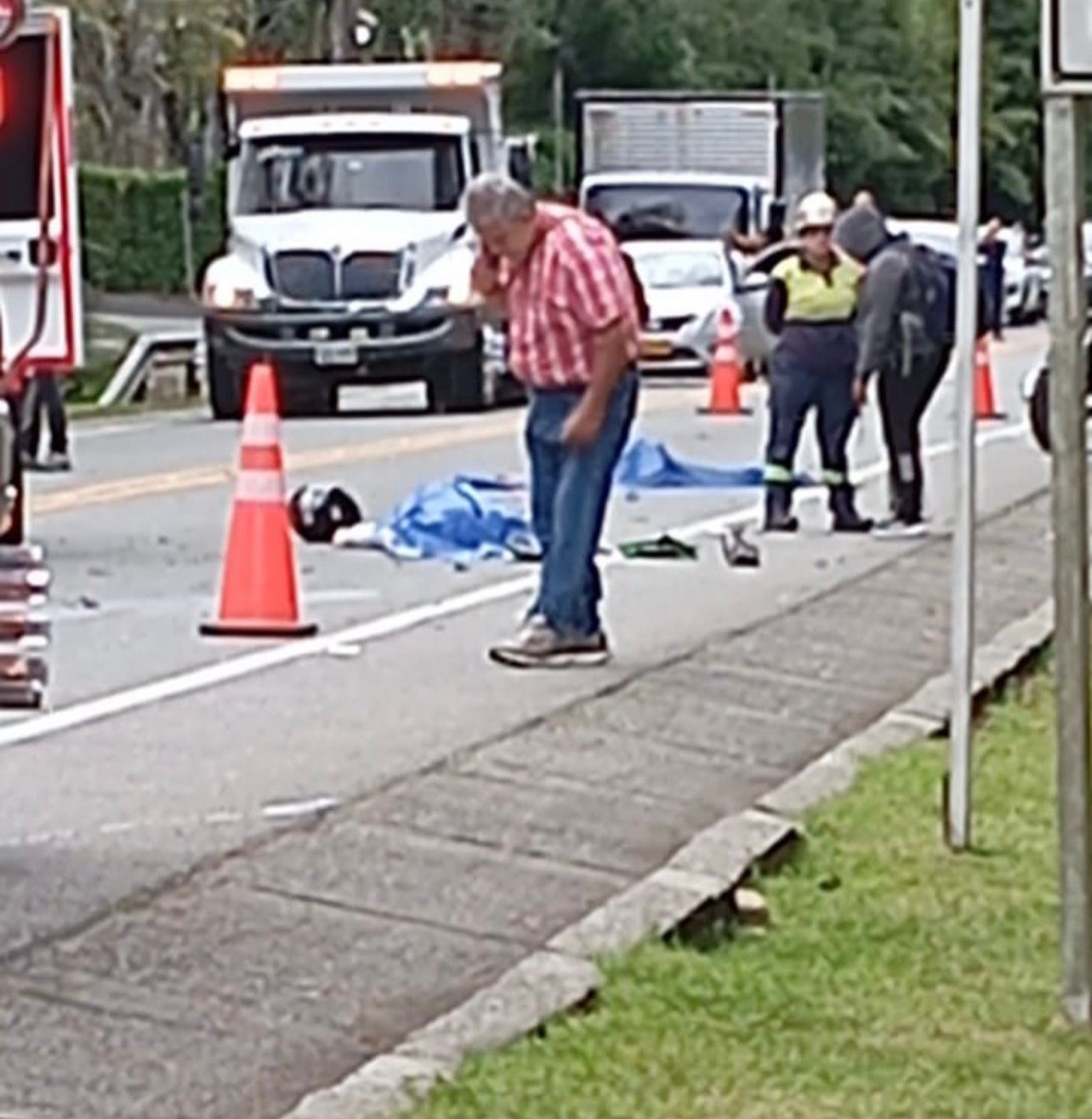 Trágico accidente en la vía El Retiro – Medellín: dos personas murieron tras chocar contra una camioneta en Fizebad
