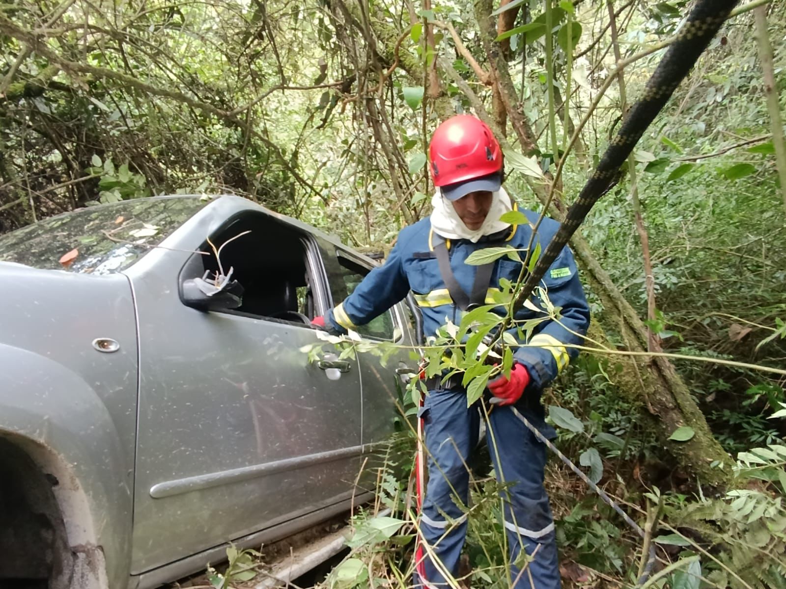Vehículo cayó a un abismo en la vía El Cairo, Abejorral: dos personas resultaron heridas