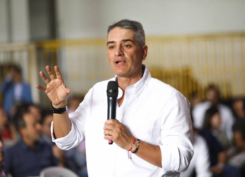 Gobernador de Antioquia pide ofensiva contra alias “Calarcá” y refuerzos para garantizar elecciones
