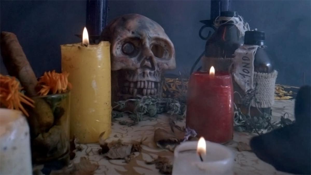 Polémica por feria de brujería de Comfama en Medellín: defensores hablan de cultura, críticos de “blasfemia”