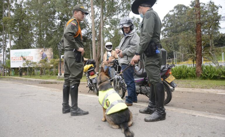 Gobernador Andrés Julián Rendón y autoridades del Oriente Antioqueño en foro de seguridad metropolitana en El Retiro